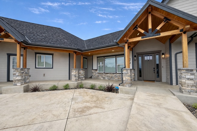 Photo - Elegant and Luxurious Cottage Grove Home