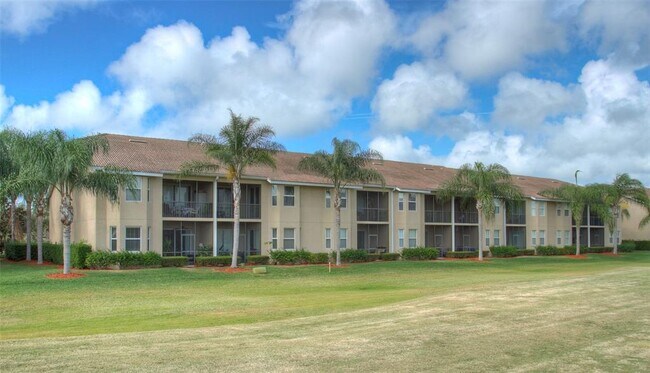 905 Fairwaycove Ln Unit 205