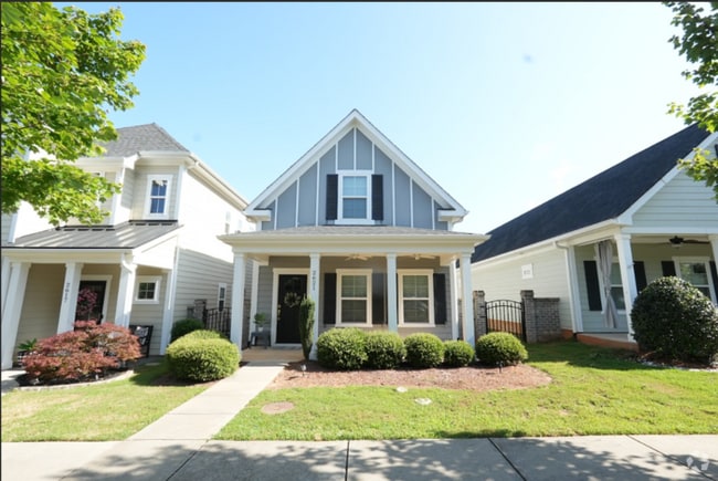 Building Photo - Charming 3-Bed, 3.5-Bath Home in a Peacefu...