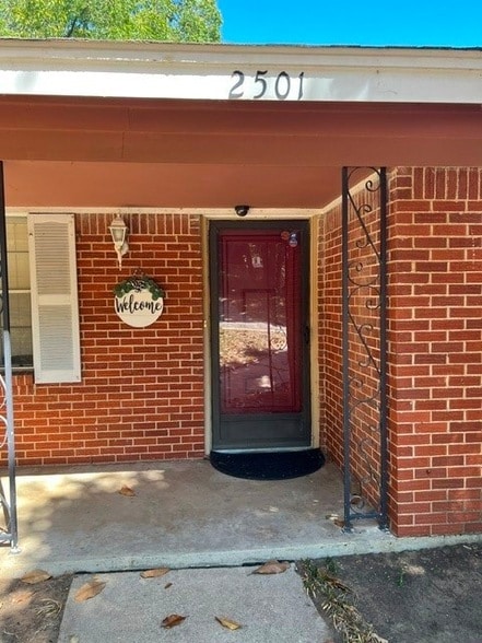 Photo - 2501 White Oak Ln