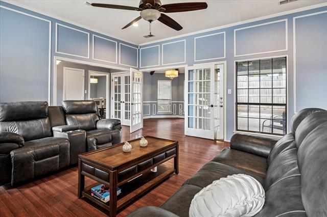 Photo - 2208 Timberglen Dr