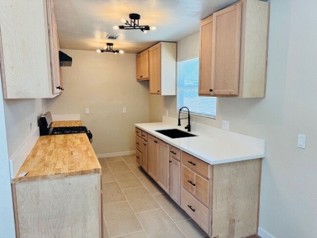 Photo - Gorgeous Remodeled 4+2 - $3100