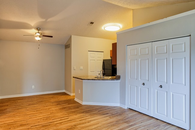Cross Creek Apartments