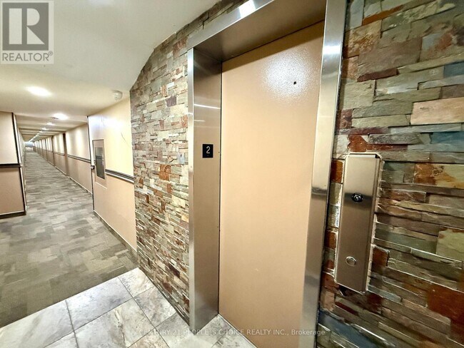 Photo - 2095 Roche Ct