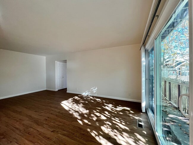 Photo - MAI1880-1884 Unit MAI1880