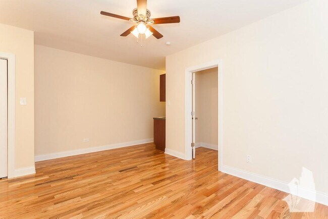Photo - 949 W Cornelia Ave Unit 3B