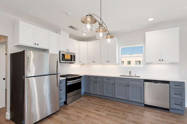 Photo - 3318 Fourth Ave