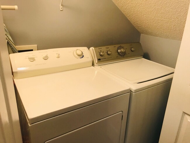 Photo - 117 Towne Park Dr W