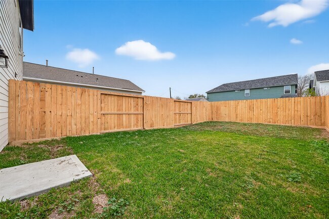 Photo - 5523 Haight St