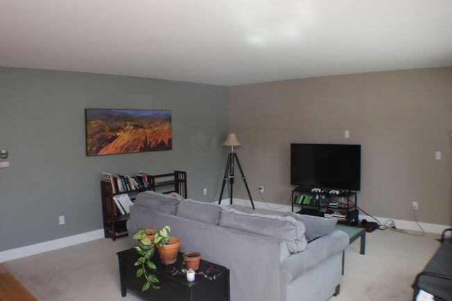 Photo - 3 Bedroom 2.5 Townhome