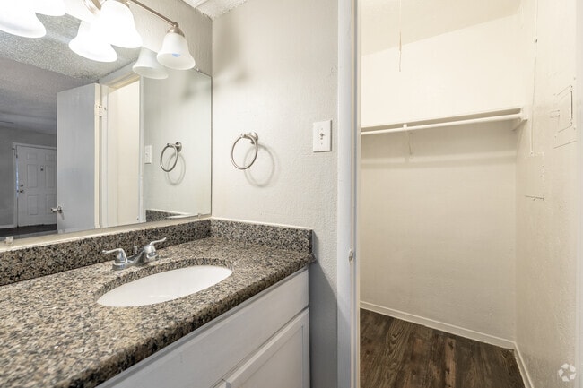 Studio - 364SF - Bathroom/Closet - Parkridge
