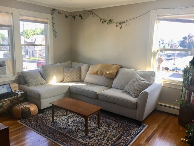 Building Photo - 10 Chipman Ave Unit 3