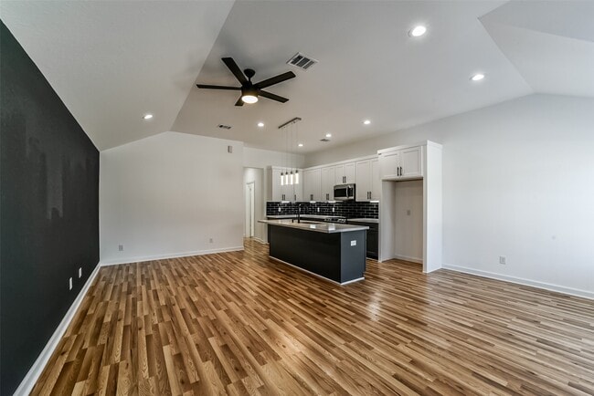 Photo - 5714 Beldart St