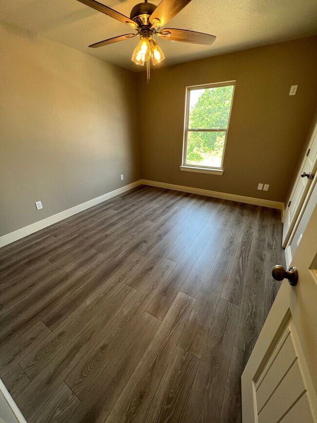 9004-9006 Sandra Way