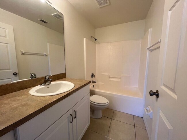 Photo - 4400/4402 27th Street SW Unidad 4400