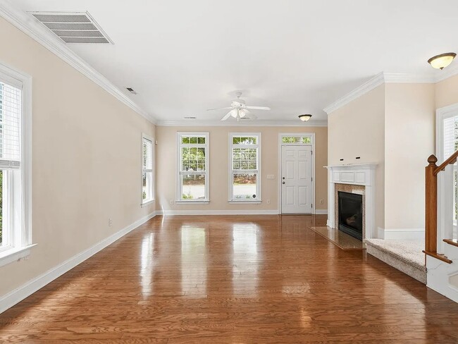 Photo - 7815 ACC Blvd