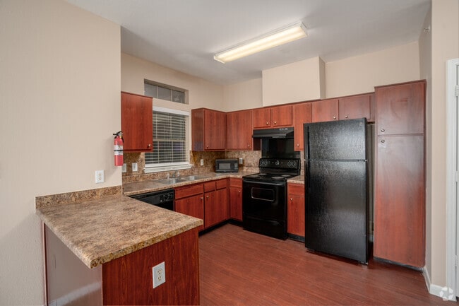 2BR, 2BA - 949SF - Kitchen