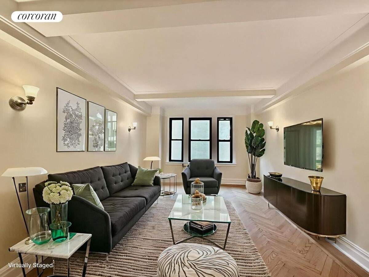 Photo - 210 E 68th St