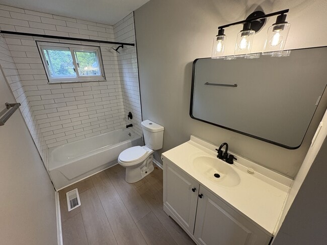 Photo - 2526 Queenswood Dr