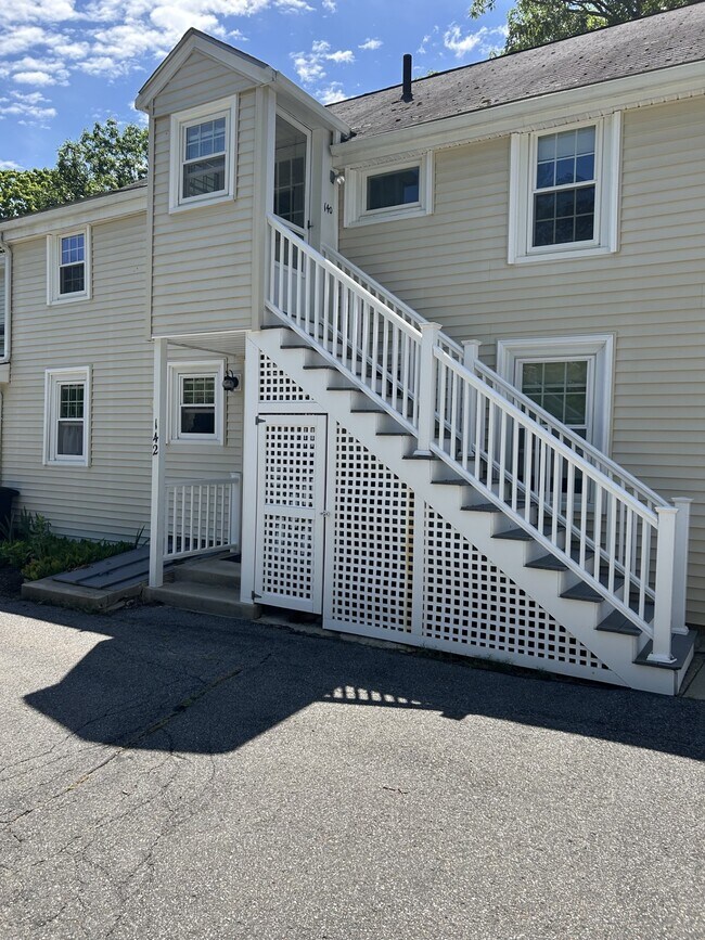 Photo - 142 Belknap St
