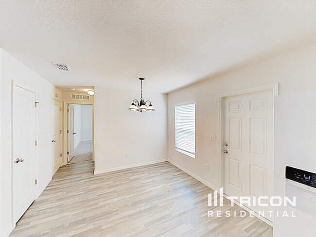 Photo - 2425 Lake Forest Ave