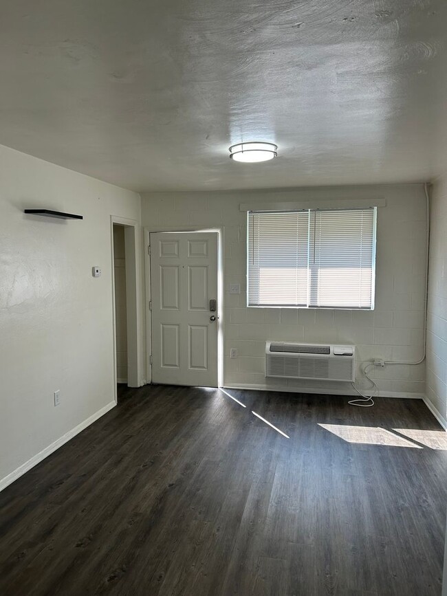 Photo - 827 15th Half St Unit 825 5