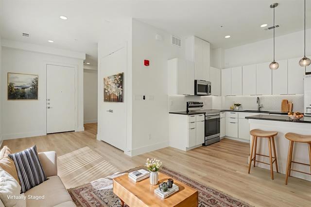 Building Photo - 2217 N Fitzhugh Ave Unit 204