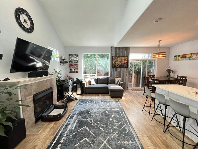 Photo - Lovely 2Bd + 2.5Ba in Beaverton!! Minutes Away From Nike! New Roof, Fence, Paint and Additional B...