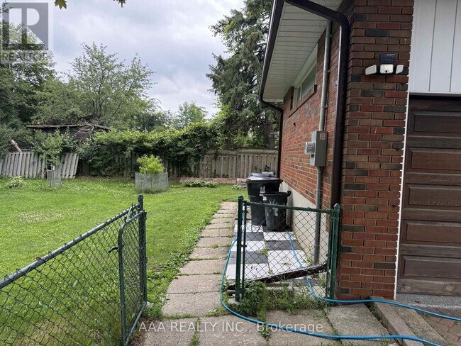 Photo - 27 Kingsview Blvd