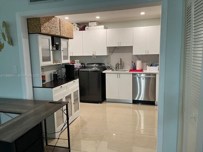 Photo - 301 N Pine Island Rd Unidad 156