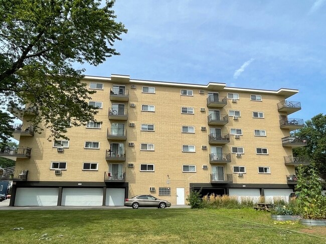 Building Photo - 7428 Washington St Unit 603