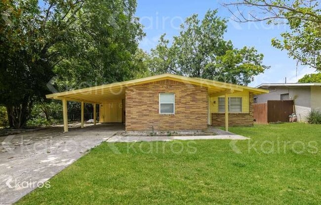 Building Photo - 2106 Skylark Dr