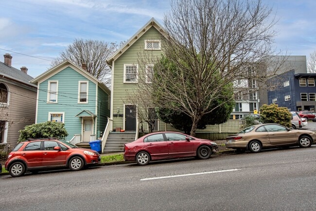 Photo - Beautiful 3 Bedroom Duplex Located in Goose Hollow!
