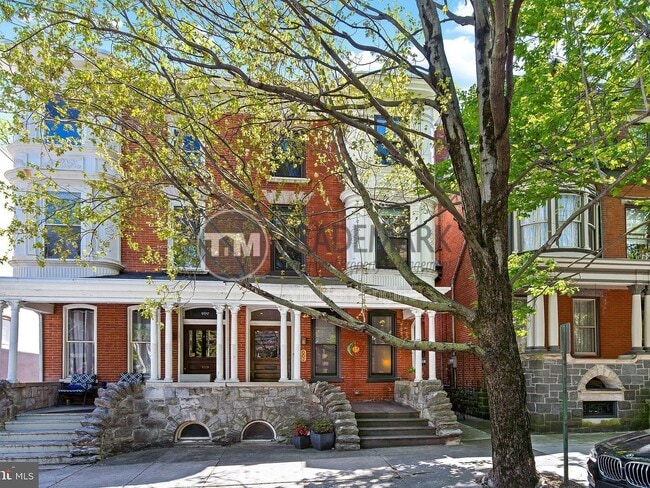 Building Photo - 662 W Chestnut St