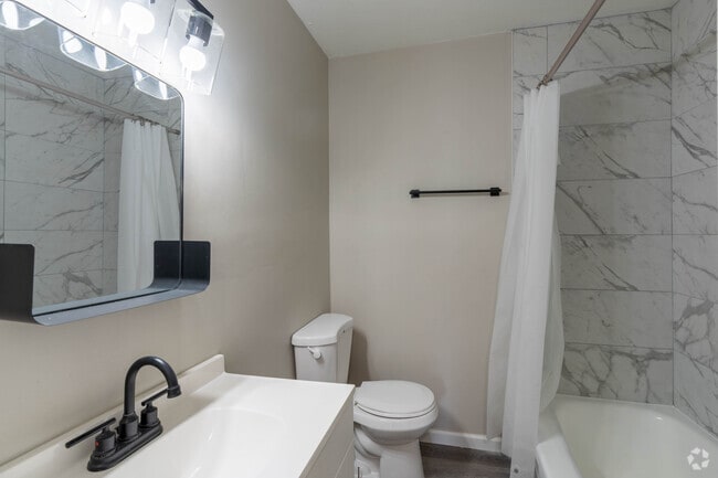 2BR, 1.5BA - 1,200SF - Bathroom - Mayfield 16 Townhomes