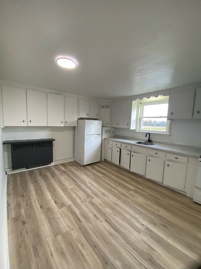 Building Photo - 1742 Confederation Line Unit 2