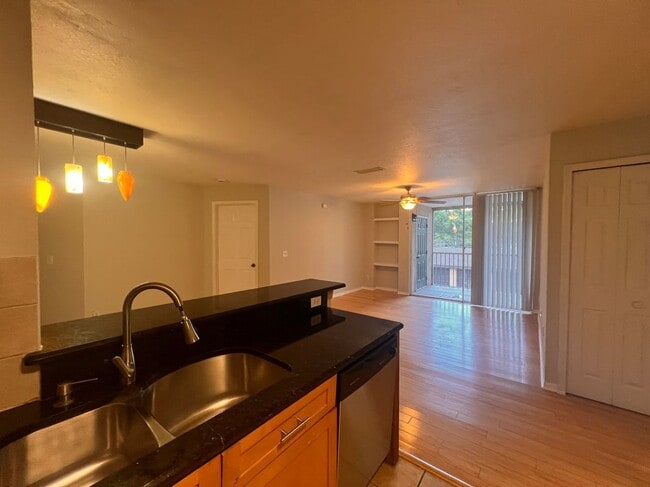 Photo - 7524 Seurat St