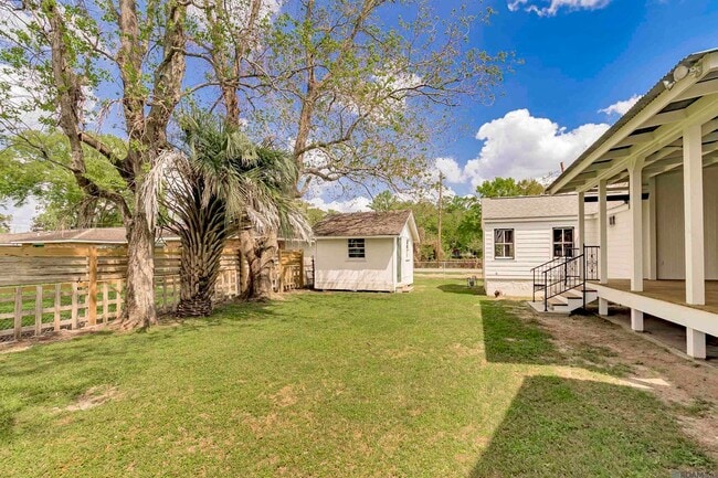 Photo - 222 E Sanders St