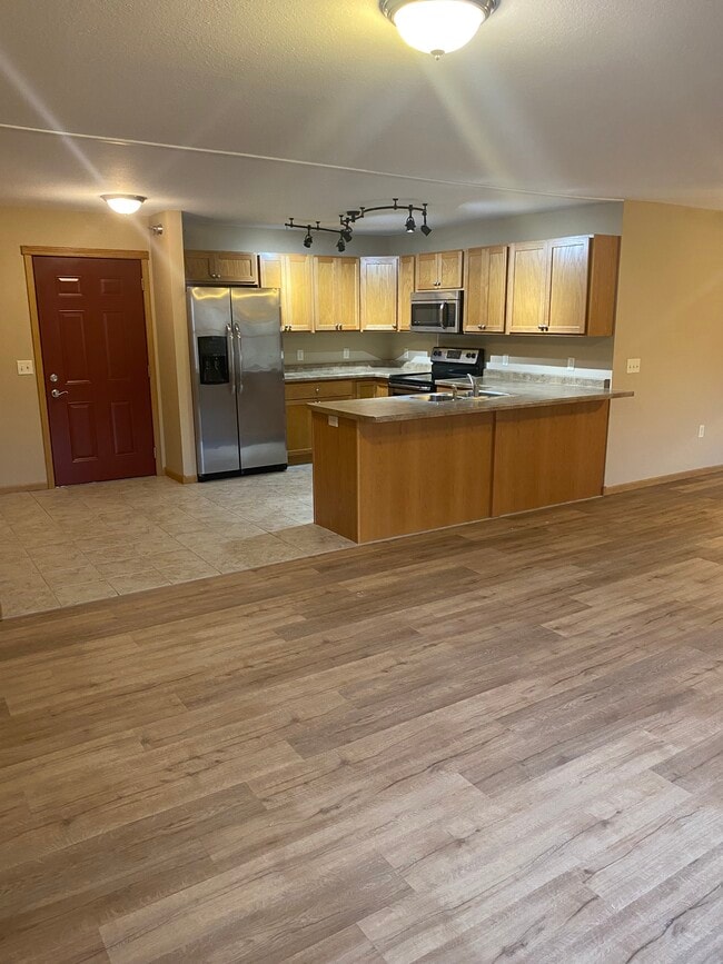 Building Photo - 1402 W Broadway St Unit 207