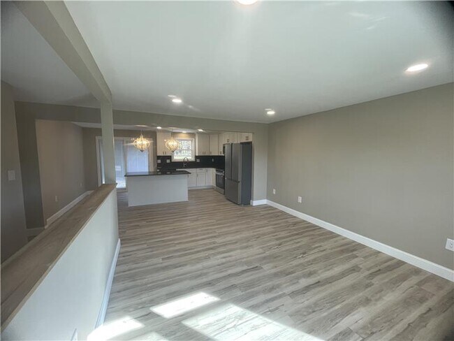 Photo - 889 Township Rd 217