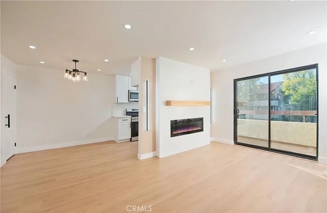 Photo - 18028 Saratoga Way Unidad 557