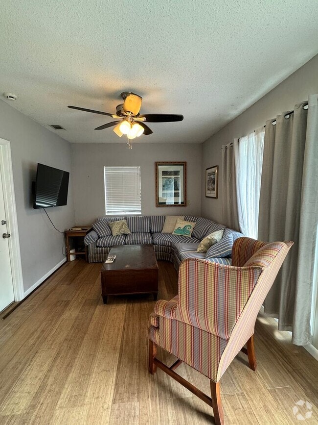 Building Photo - Wilmington Island Rental