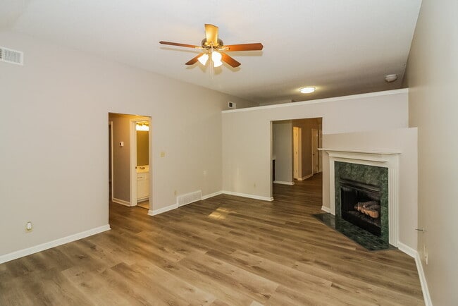 Photo - 5700 Kayla Dr