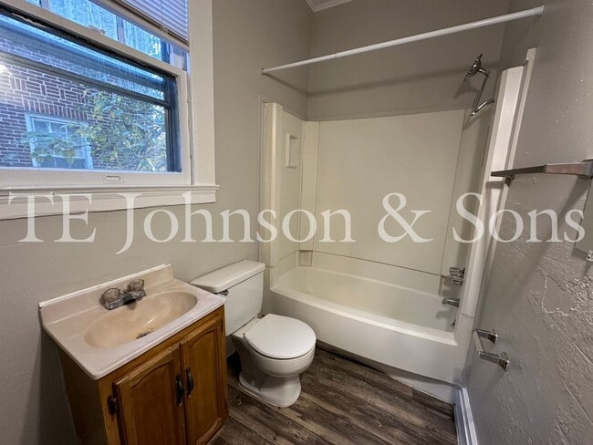 Photo - Downtown and West End Location Unidad Apt A