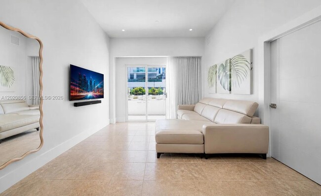 Building Photo - 6917 Collins Ave Unit L-107