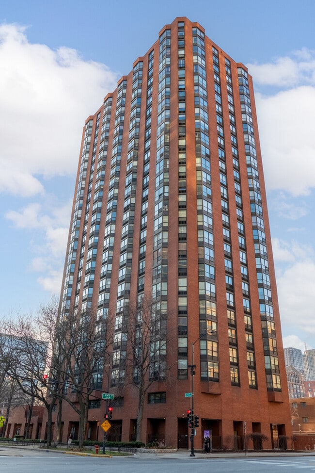 Photo - 899 S Plymouth Ct Unidad 503