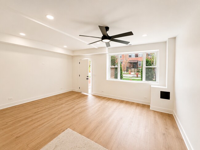 Photo - 3136 N Ridgeway Ave Unit G