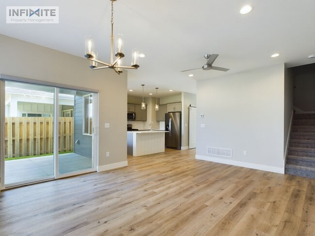 Building Photo - Bozeman Stunner!