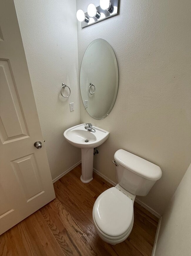 Photo - 3 Bed/2.5 Bath Single Family Home in River Canyon Estates - BRAND NEW CARPET