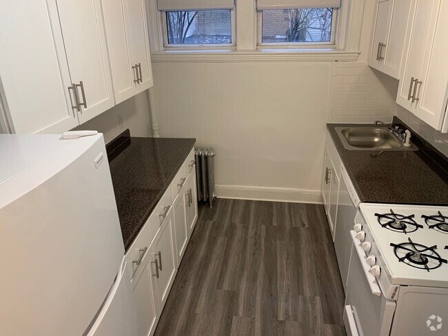 Building Photo - 1630 Commonwealth Ave Unit 1 Rental